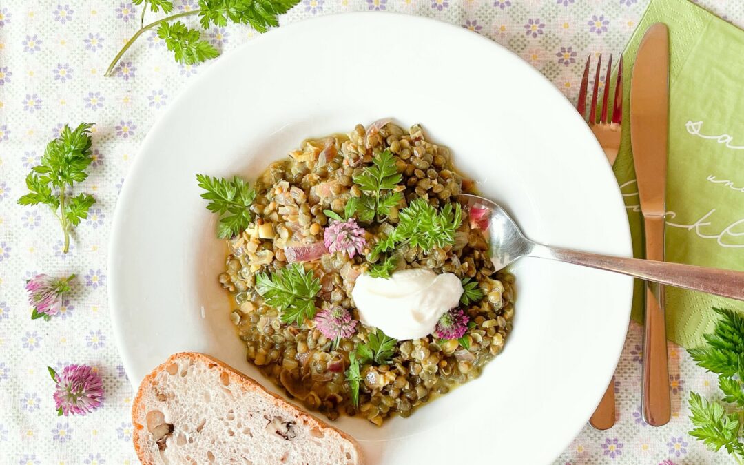 Alblinsen-Curry mit Wiesen-Kerbel